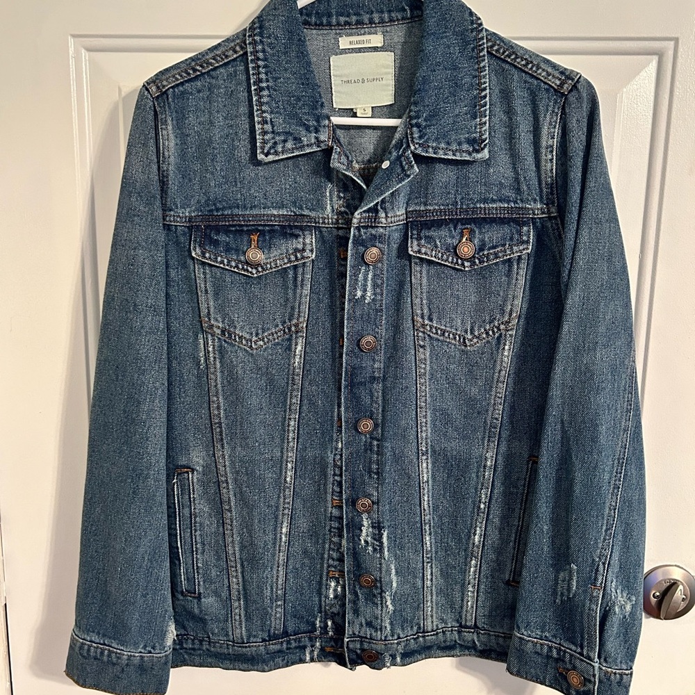 ✨NWOT Thread & Supply Distressed Jean Jacket✨2 sizes!